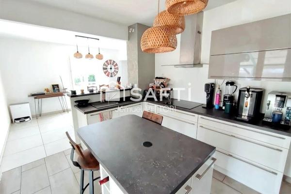 Maison familiale spacieuse avec jardin clos à Saint-Denis-de-Gastines