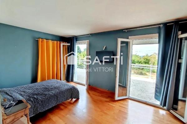 Maison familiale spacieuse avec jardin clos à Saint-Denis-de-Gastines