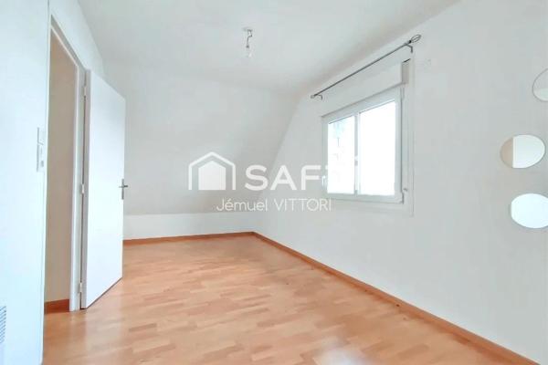 Maison familiale spacieuse avec jardin clos à Saint-Denis-de-Gastines