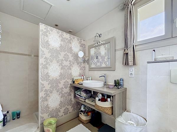 Maison de caractère en pierre, 4 pièces à vendre à Fontenay-le-Comte - 174 m² sur terrain de  plus de 2500 m²