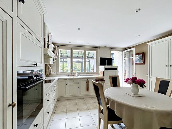 Maison de caractère en pierre, 4 pièces à vendre à Fontenay-le-Comte - 174 m² sur terrain de  plus de 2500 m²