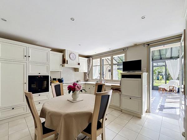 Maison de caractère en pierre, 4 pièces à vendre à Fontenay-le-Comte - 174 m² sur terrain de  plus de 2500 m²