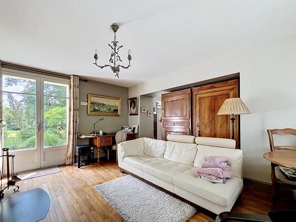 Maison de caractère en pierre, 4 pièces à vendre à Fontenay-le-Comte - 174 m² sur terrain de  plus de 2500 m²