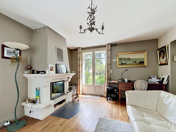 Maison de caractère en pierre, 4 pièces à vendre à Fontenay-le-Comte - 174 m² sur terrain de  plus de 2500 m²