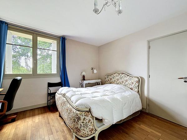 Maison de caractère en pierre, 4 pièces à vendre à Fontenay-le-Comte - 174 m² sur terrain de  plus de 2500 m²