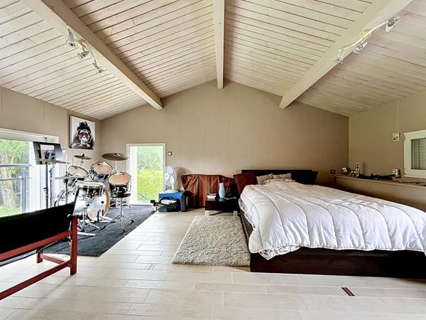 Maison de caractère en pierre, 4 pièces à vendre à Fontenay-le-Comte - 174 m² sur terrain de  plus de 2500 m²