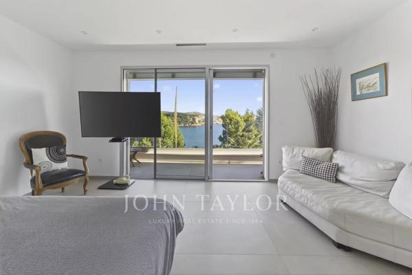 Villa contemporaine en front de mer à Carry-le-Rouet