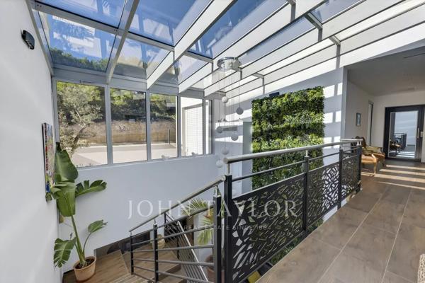 Villa contemporaine en front de mer à Carry-le-Rouet