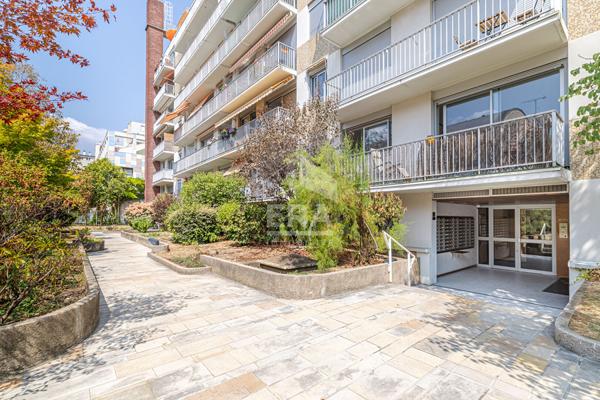 Quartier  Bel Air - Grand studio  32 m2  avec parking et cave