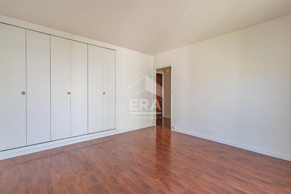Quartier  Bel Air - Grand studio  32 m2  avec parking et cave
