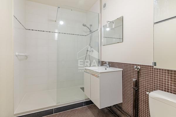 Quartier  Bel Air - Grand studio  32 m2  avec parking et cave