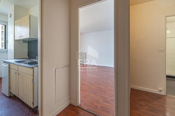 Quartier  Bel Air - Grand studio  32 m2  avec parking et cave