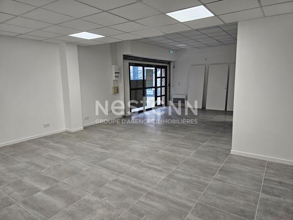 A louer local commercial Vannes 3 pièces 65 m2
