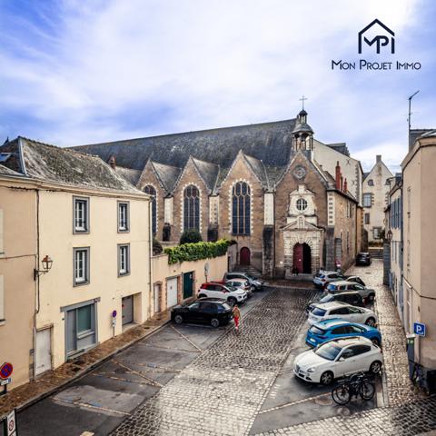 Immeuble à vendre, 350 m² - Laval 53000