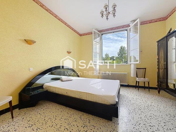 Maison à rénover avec belle parcelle de terrain de plus de 4000m² donnant sur le canal d’Orléans