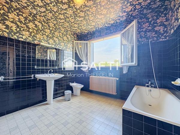 Maison à rénover avec belle parcelle de terrain de plus de 4000m² donnant sur le canal d’Orléans