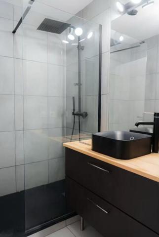 T2 de 38 m² en rez-de-jardin avec terrasse et jardin arboré  à Aix-en-Provence