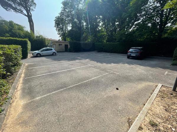 T2 de 38 m² en rez-de-jardin avec terrasse et jardin arboré  à Aix-en-Provence