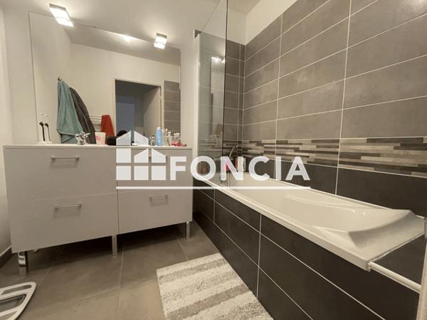 Location Appartement 3 pièces 63.71 m² - 2 RUE DE LA FLEOLE DES PRES Istres 13800