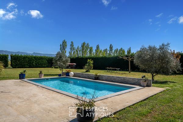 Contemporaine familiale avec piscine et vue dégagée à Alixan