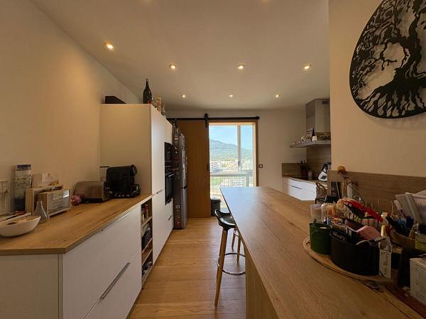 SEDUISANT T3 VUE MER EN DERNIER ÉTAGE À PIETRALBA