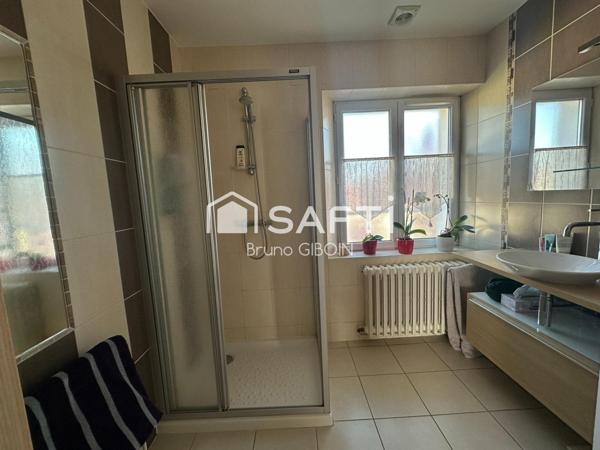 Maison 98 m², 3 pièces, deux chambres, bureau, garage