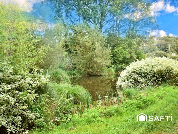 Deux maisons plain-pied avec garages et terrain