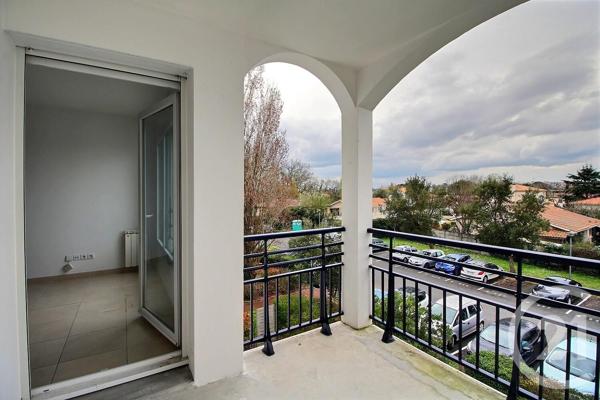 Appartement F3 à vendre  3 pièces - 65,60 m 2   VILLENAVE D ORNON  - 33