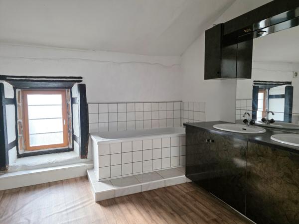 Immeuble à vendre à Chabanais (16150) - Charente