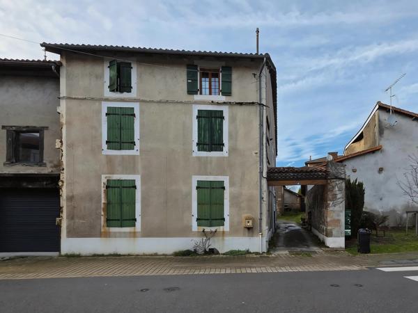 Immeuble à vendre à Chabanais (16150) - Charente