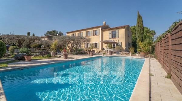 Saint-Rémy-de-Provence – Bastide avec jardin et garage – Alpilles