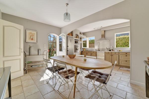 Saint-Rémy-de-Provence – Bastide avec jardin et garage – Alpilles