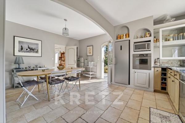 Saint-Rémy-de-Provence – Bastide avec jardin et garage – Alpilles