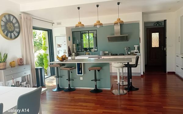 Maison à vendre    4 pièces • 185,34 m2 La Tour-d'Aigues