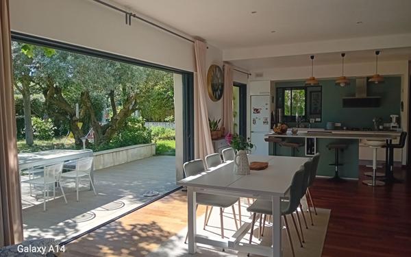 Maison à vendre    4 pièces • 185,34 m2 La Tour-d'Aigues