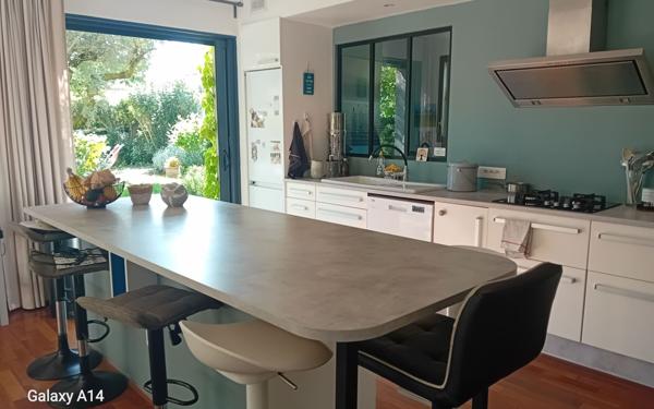 Maison à vendre    4 pièces • 185,34 m2 La Tour-d'Aigues