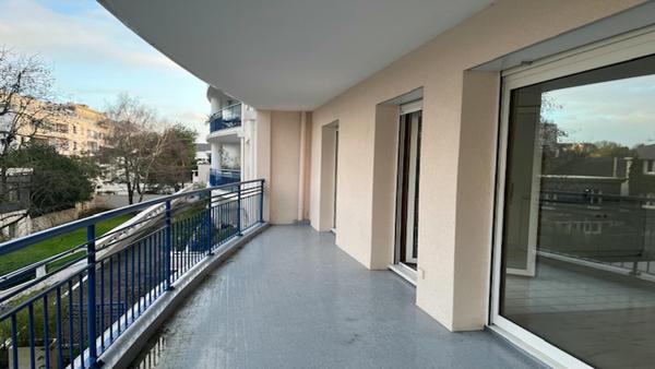 BORD EDRE T2 AVEC TERRASSE VUE SUR ERDRE,  
Nantes 44000
