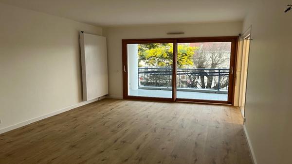 BORD EDRE T2 AVEC TERRASSE VUE SUR ERDRE,  
Nantes 44000