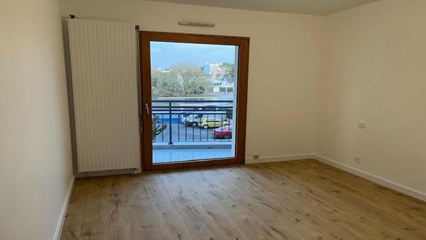 BORD EDRE T2 AVEC TERRASSE VUE SUR ERDRE,  
Nantes 44000