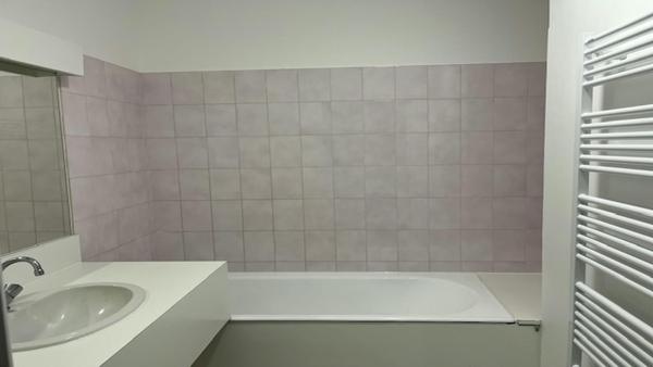 BORD EDRE T2 AVEC TERRASSE VUE SUR ERDRE,  
Nantes 44000