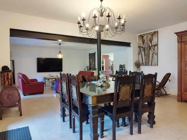 Maison Arles 9 pièce(s) 303 m2 SUR 1 hectare de parcelle