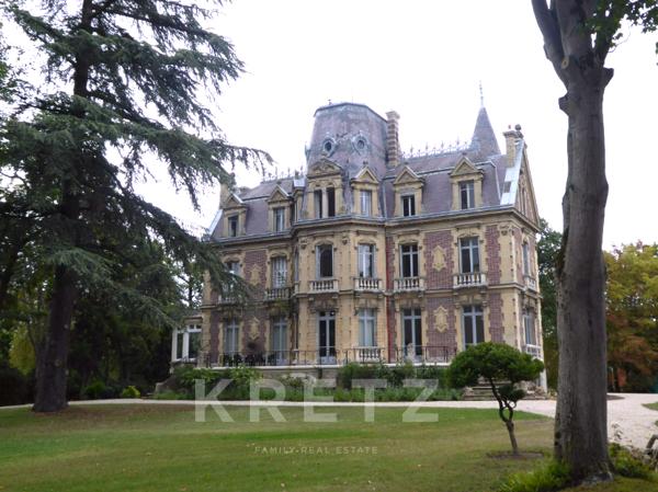 Villa Beau-Chêne • Le Vésinet • 18  Pièces  •  12  Chambres