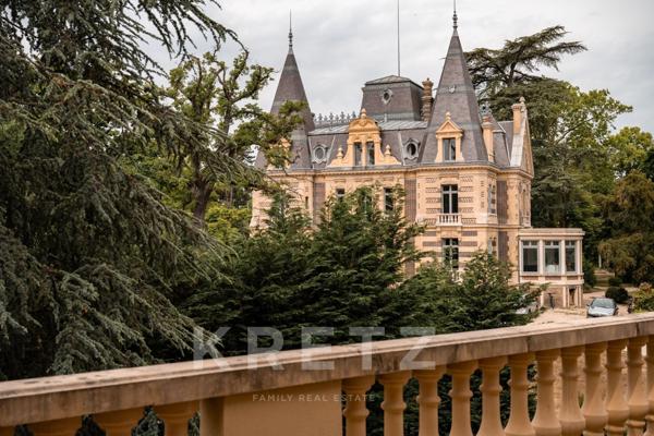 Villa Beau-Chêne • Le Vésinet • 18  Pièces  •  12  Chambres
