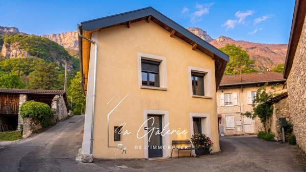 BATISSE DE 328 M2 DONT MAISON PLEINE DE CHARME + DEPENDANCES DE 240 M2 A CLAIX