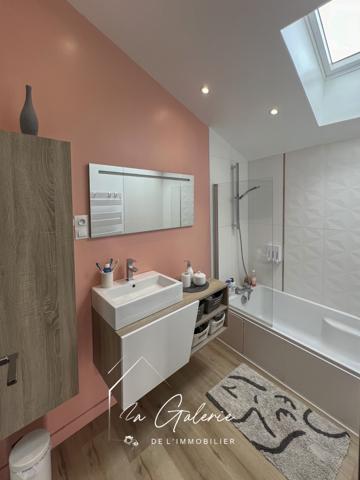 BATISSE DE 328 M2 DONT MAISON PLEINE DE CHARME + DEPENDANCES DE 240 M2 A CLAIX