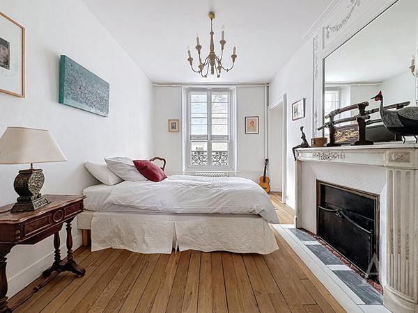 Hyper-centre Mantes-la-Jolie Maison 6 pièce(s) - 4 chambres - jardin - terasse - parking