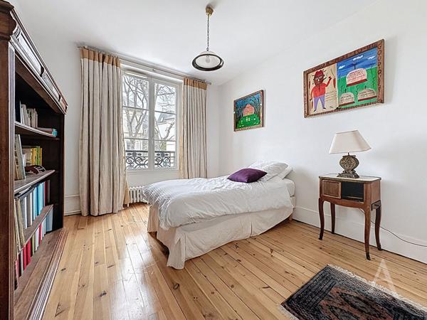 Hyper-centre Mantes-la-Jolie Maison 6 pièce(s) - 4 chambres - jardin - terasse - parking