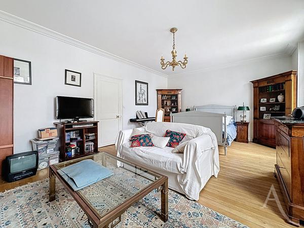 Hyper-centre Mantes-la-Jolie Maison 6 pièce(s) - 4 chambres - jardin - terasse - parking