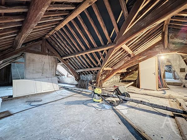 Hyper-centre Mantes-la-Jolie Maison 6 pièce(s) - 4 chambres - jardin - terasse - parking