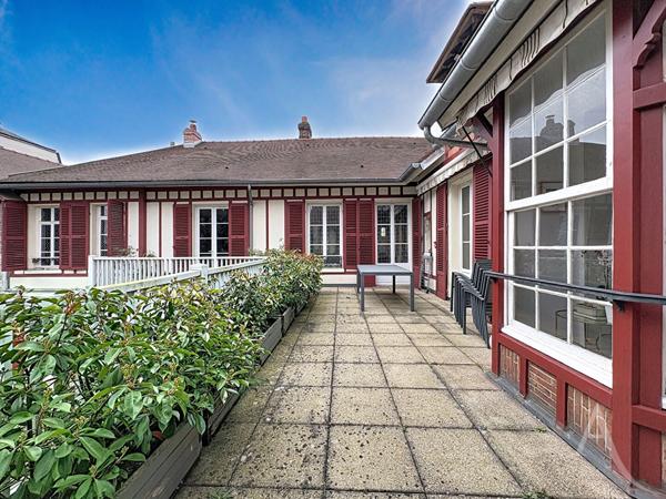 Hyper-centre Mantes-la-Jolie Maison 6 pièce(s) - 4 chambres - jardin - terasse - parking